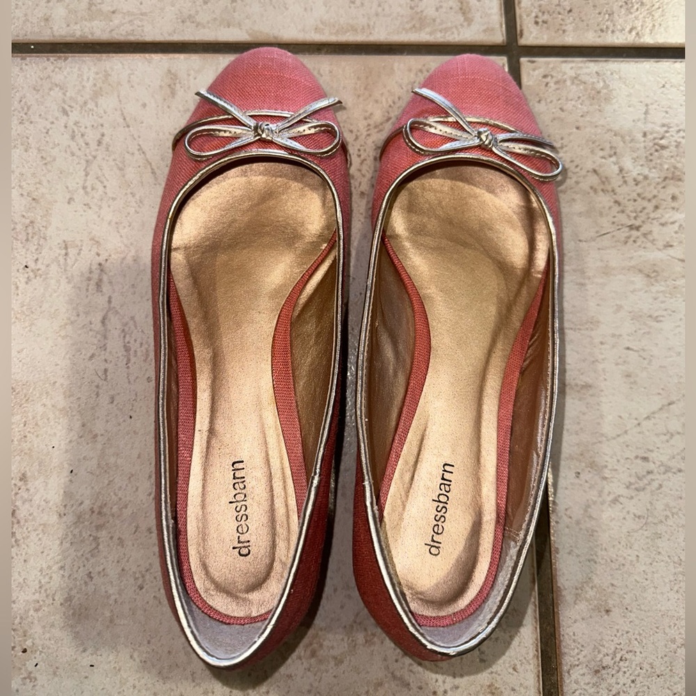 Women’s cute salmon pink flats with metallic trim and bow Dress Barn well loved